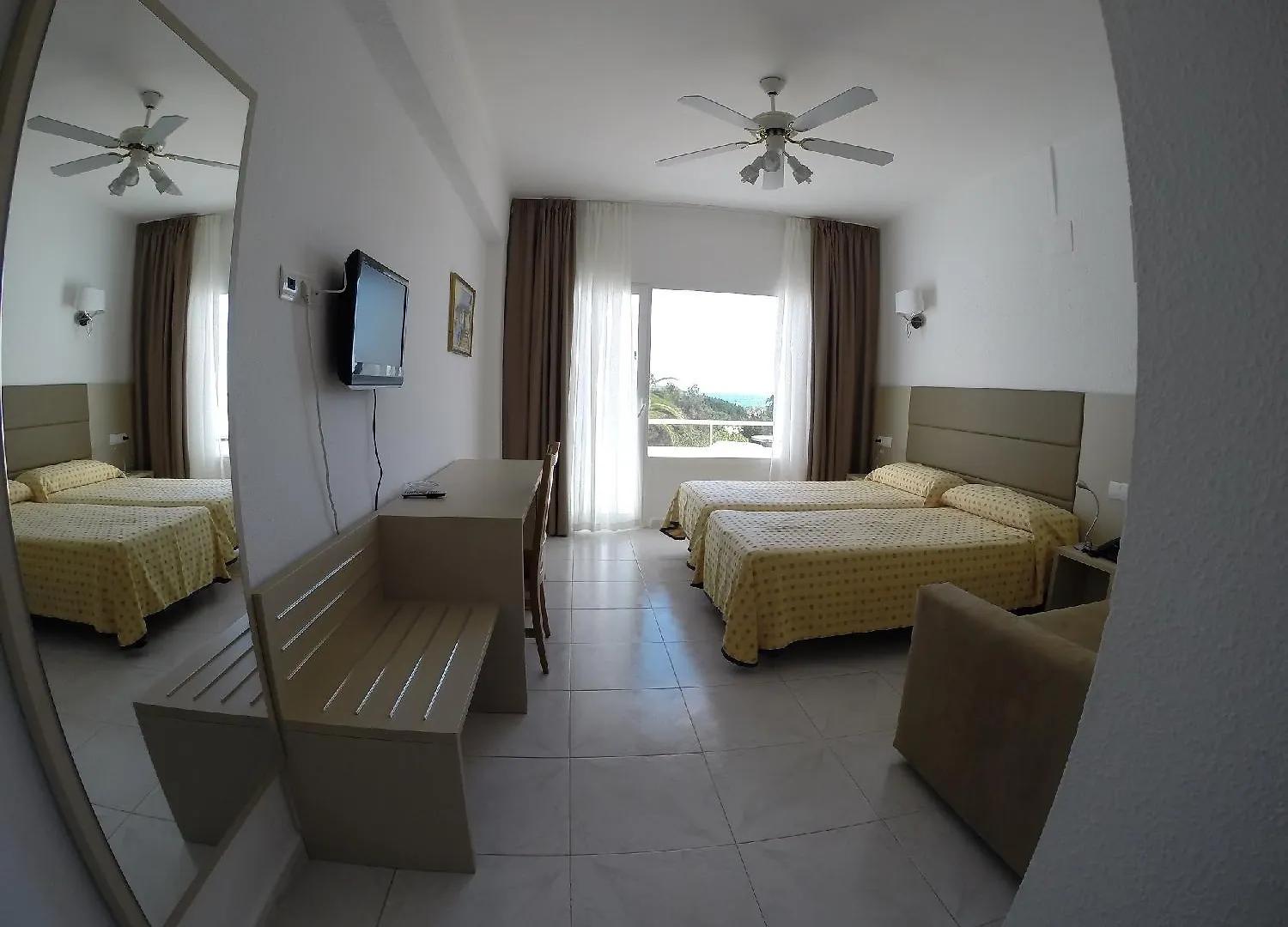 Hotel Lago Playa Es Pujols